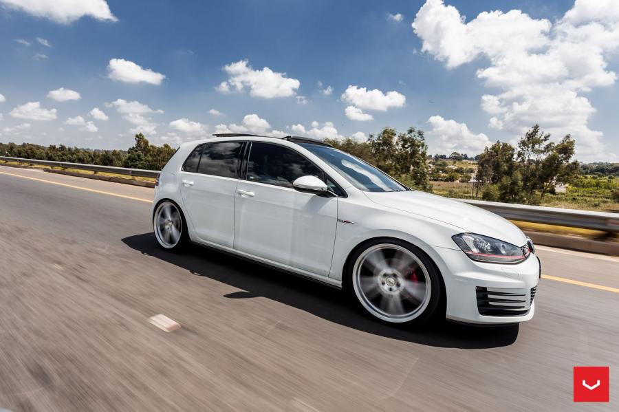  Volkswagen Golf GTI on Vossen Wheels (VWS5) 2018 года  (фото 8 из 12)